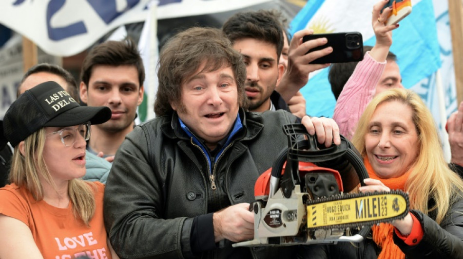 Incerteza prevalece a um m&ecirc;s da elei&ccedil;&atilde;o argentina, em meio a subs&iacute;dios e motosserra