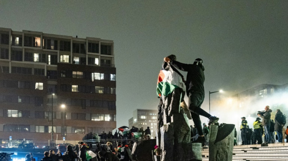 Israel env&iacute;a aviones para repatriar a hinchas de f&uacute;tbol tras incidentes en &Aacute;msterdam