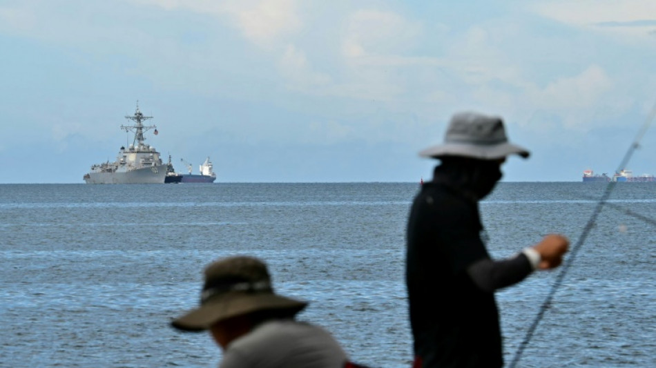 Navio de guerra dos EUA chega a Trinidad e Tobago, em frente à Venezuela