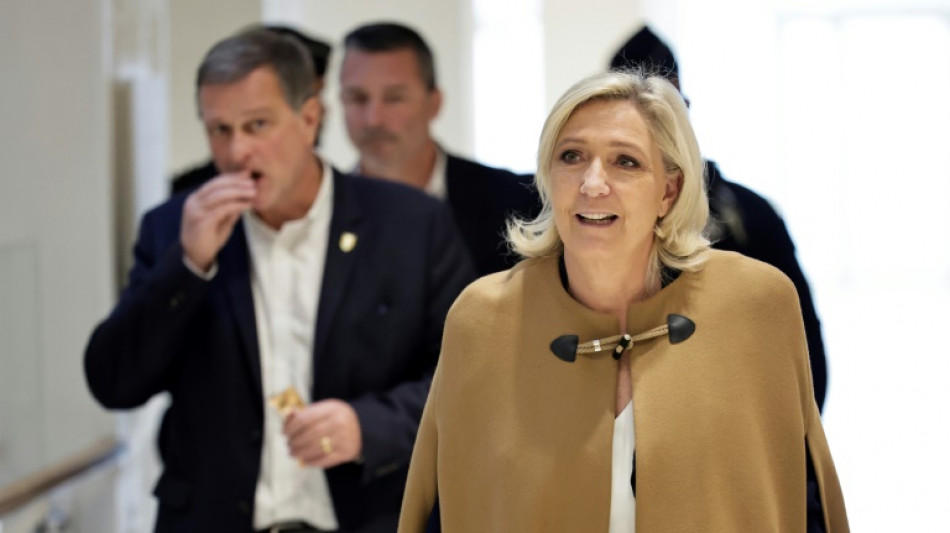 La l&iacute;der ultraderechista francesa niega un "sistema" de malversaci&oacute;n de fondos europeos