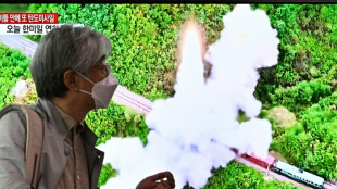 La Cor&eacute;e du Nord tire deux missiles et fait voler 12 avions de combat en formation