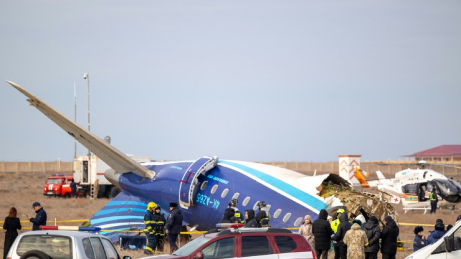 Azerbaij&atilde;o suspeita que m&iacute;ssil russo derrubou avi&atilde;o no Cazaquist&atilde;o