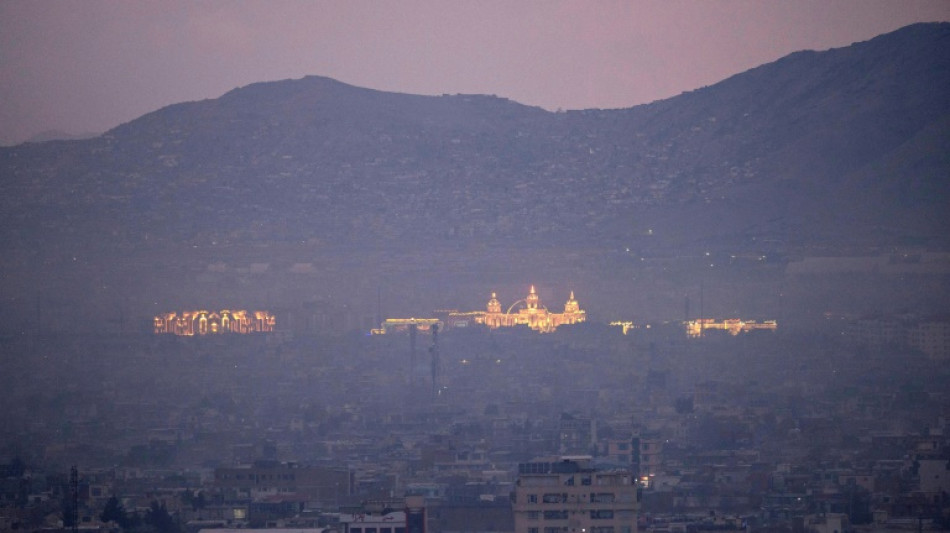 Dans l'obscurit&eacute; de Kaboul, la lumi&egrave;re jaillit des salles de mariage