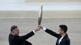 JO-2024: la flamme olympique remise par la Gr&egrave;ce aux organisateurs fran&ccedil;ais