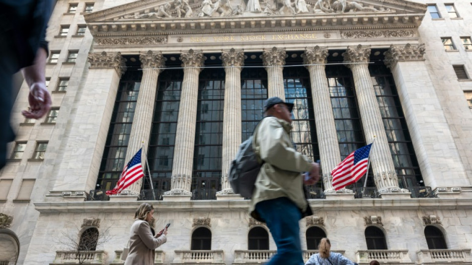 Wall Street ouvre en ordre dispers&eacute;, aid&eacute;e par les r&eacute;sultats de soci&eacute;t&eacute;s