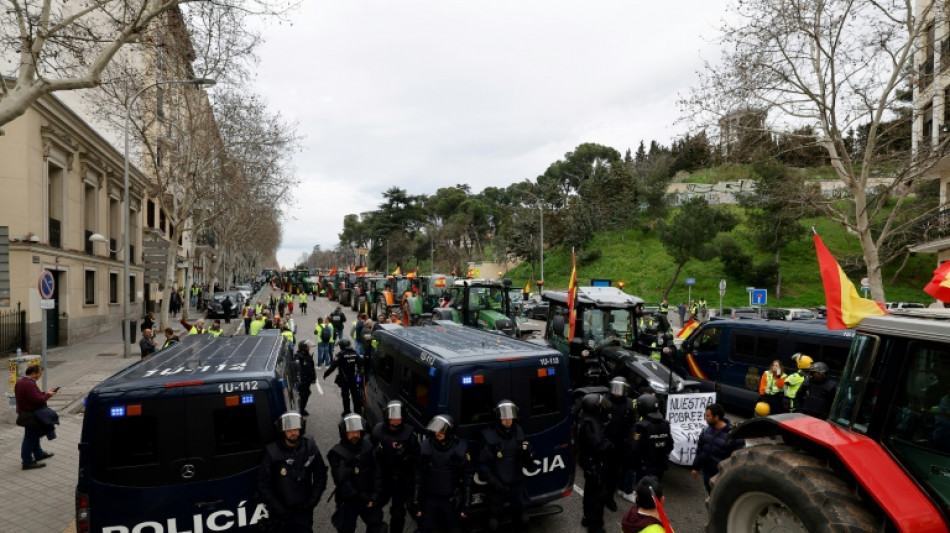 Agricultores levam seus tratores a Madri para mostrar insatisfa&ccedil;&atilde;o com pol&iacute;tica agr&iacute;cola europeia