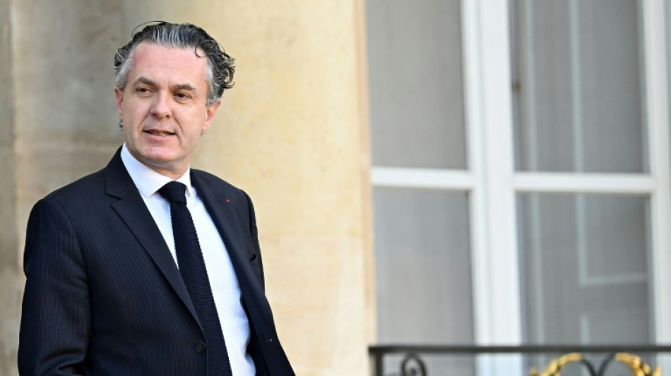 Gr&egrave;ve &agrave; No&euml;l: le gouvernement accro&icirc;t la pression sur la SNCF