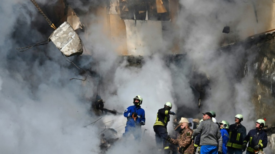 L'Ukraine se dit pr&ecirc;te pour son offensive de printemps, 26 morts dans des frappes russes