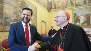 JD Vance discute quest&atilde;o dos refugiados durante visita ao Vaticano