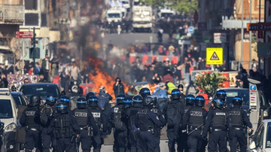El l&iacute;der del sindicato espa&ntilde;ol UGT se manifiesta en Francia contra la reforma de las pensiones