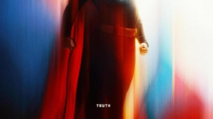La Casa Bianca posta una foto di Trump vestito da Superman