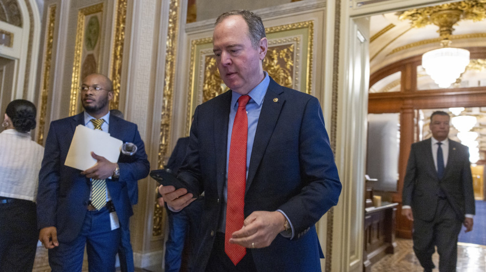 Dem contro Trump, indagare se ha commesso insider trading