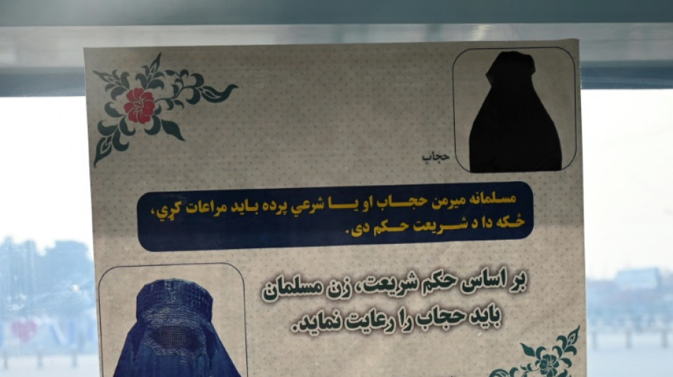 Talibanes proh&iacute;ben a mujeres afganas viajar en avi&oacute;n solas