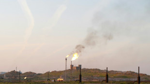 Precios del crudo suben con fuerza tras anuncio de recorte de producci&oacute;n 