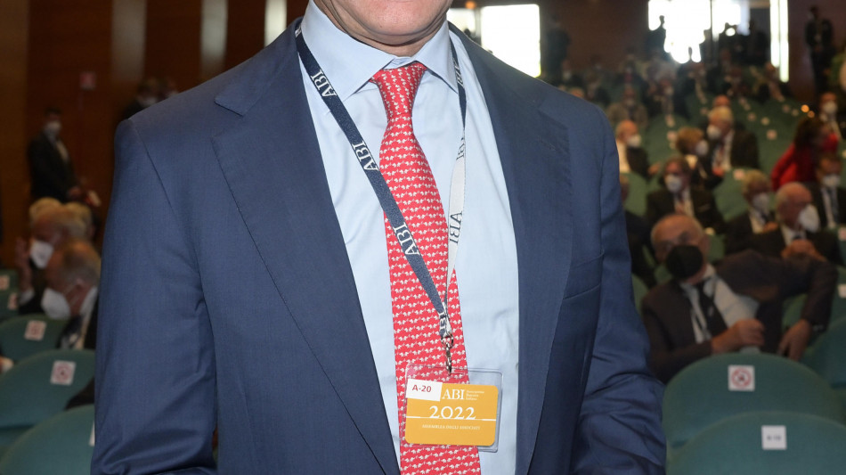 A Orcel nel 2024 13,2 milioni, il bonus &egrave; di 9,4 milioni