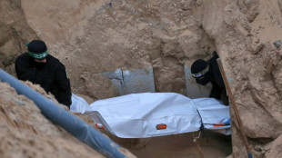 Israël mène des raids meurtriers à Gaza, accuse le Hamas d'avoir attaqué ses soldats