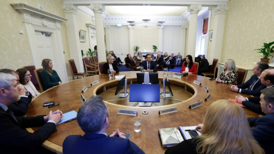 Primeiros-ministros brit&acirc;nico e irland&ecirc;s celebram desbloqueio na Irlanda do Norte