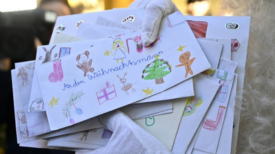 Puppen, Schnee und Frieden: Weihnachspostfilialen erhalten 609.500 Kinderbriefe