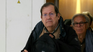 Soup&ccedil;ons d'emploi fictif au Canard encha&icirc;n&eacute;: la d&eacute;fense obtient le renvoi du proc&egrave;s en 2025