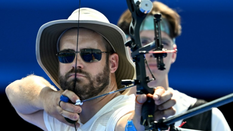 Tir &agrave; l'arc: la m&eacute;daille d'argent du travail pour les Fran&ccedil;ais par &eacute;quipes 