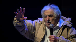 Mujica "est&aacute; bien" tras radioterapia por c&aacute;ncer de es&oacute;fago, dice su m&eacute;dica