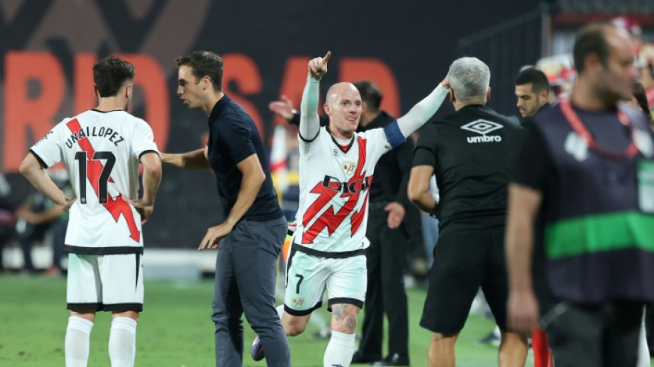 El Espanyol pincha ante el Levante (1-1) y el Rayo toma aire frente al Mallorca (2-1)