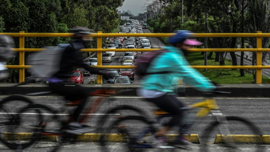 Le v&eacute;lo trace sa route dans l'enfer de la circulation de Bogota