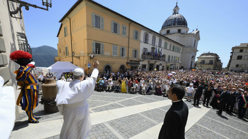 Il Papa, andrei a Gaza ma anche in altri luoghi dove c'&egrave; guerra