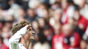 Ligue 1: Lyon l'emporte à Lille et recolle à Paris