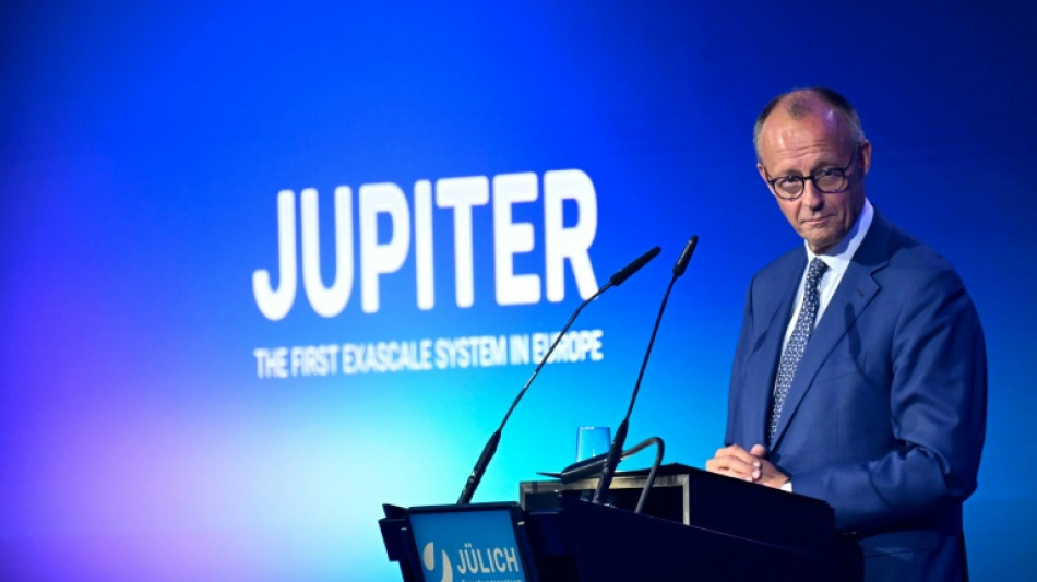 Europa inaugura potente supercomputador para tentar contornar atraso na corrida pela IA