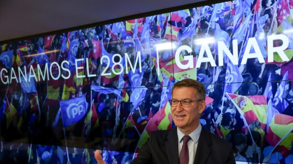 El l&iacute;der de la derecha pide a los espa&ntilde;oles "confirmar el cambio" en las legislativas