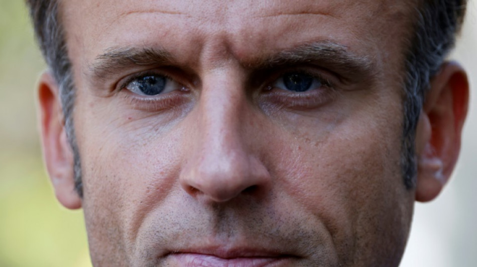Macron pour une "tenue unique" &agrave; l'&eacute;cole