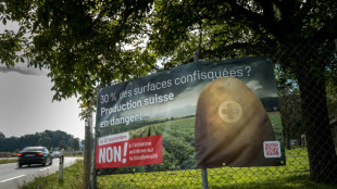 Suisse: non franc et massif des &eacute;lecteurs aux textes sur la biodiversit&eacute; et les retraites