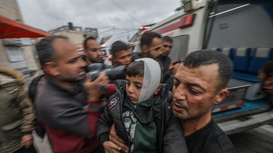 Attacchi israeliani su Gaza, oltre 30 morti