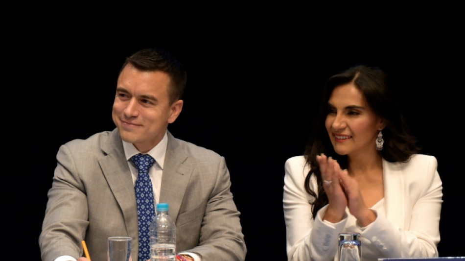 Presidente do Equador designa vice-presidente interina em meio &agrave; crise pol&iacute;tica