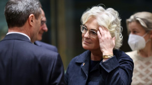 Verteidigungsministerin weist Vorwurf schleppender Waffenlieferungen an Ukraine zur&uuml;ck