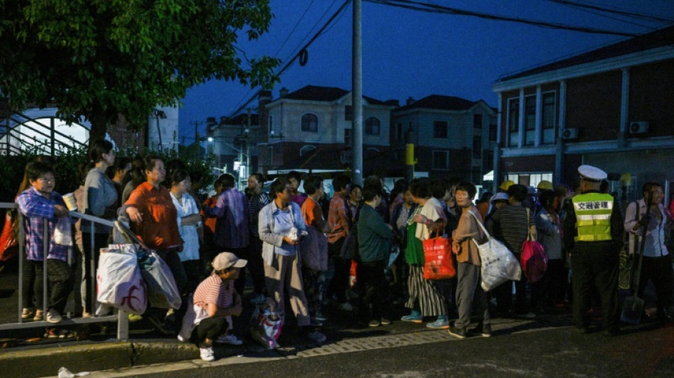 A l'aube &agrave; Shanghai, la recherche d'un emploi pour la journ&eacute;e