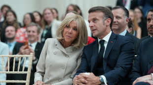 Bbc,prove a giudici Usa per mostrare che Brigitte Macron &egrave; donna