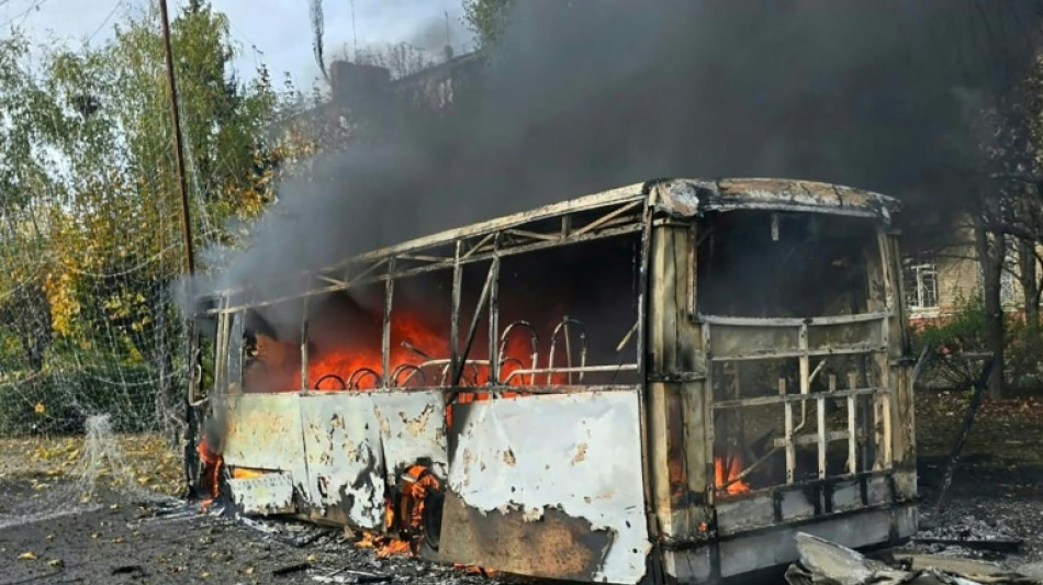 Bombardeo ruso contra autobuses mata al menos 30 personas en este de Ucrania