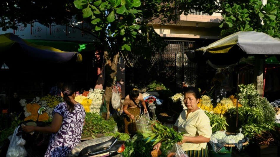 Birmania recibe el a&ntilde;o nuevo de luto por las v&iacute;ctimas del terremoto