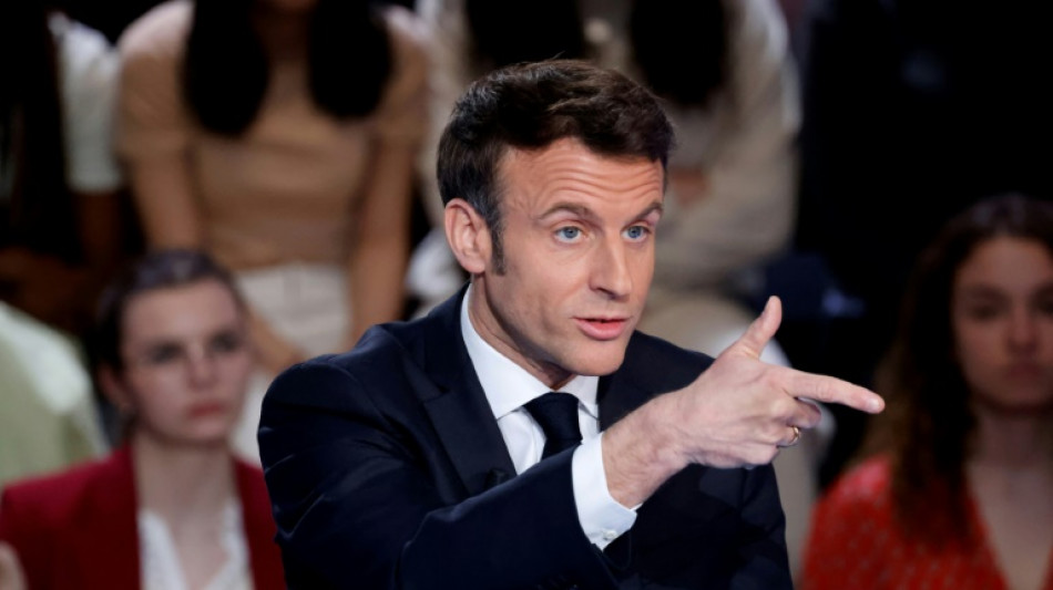 Pr&eacute;sidentielle: Macron le candidat descend dans l'ar&egrave;ne