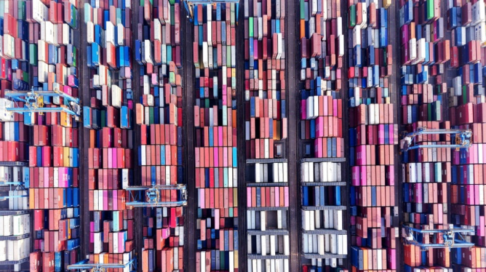 Tarifas dos EUA entram em vigor e parceiros comerciais respondem com fortes repres&aacute;lias