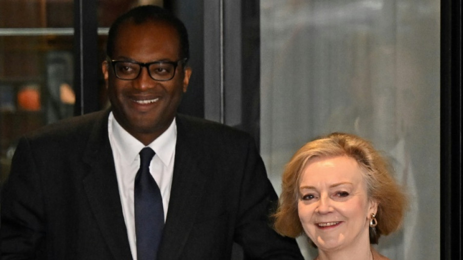 Debilitada, la primera ministra brit&aacute;nica defiende su pol&eacute;mico plan fiscal