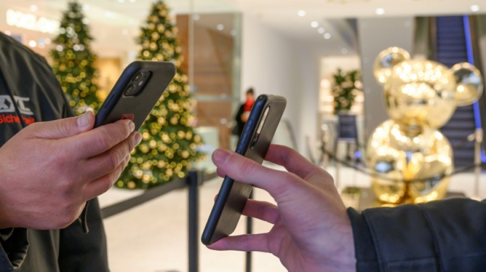 Bitkom: Verbraucher kaufen teurere Smartphones und nutzen diese l&auml;nger