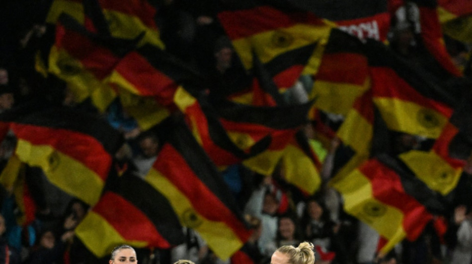 Tennis: Niemeier nimmt Fu&szlig;ballerinnen als Vorbild