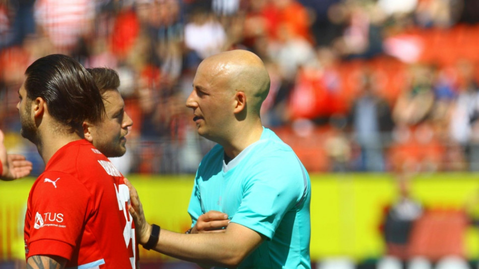 Schiedsrichter mit Bier &uuml;bersch&uuml;ttet: Abbruch in Zwickau