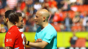 Schiedsrichter mit Bier &uuml;bersch&uuml;ttet: Abbruch in Zwickau