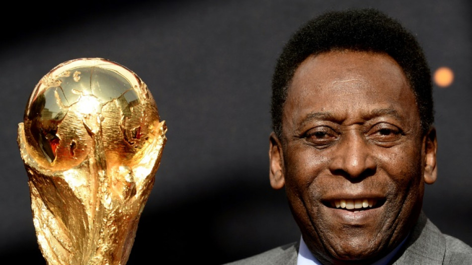 Atteint d'un cancer, Pel&eacute; souffre d'"insuffisance r&eacute;nale et cardiaque"