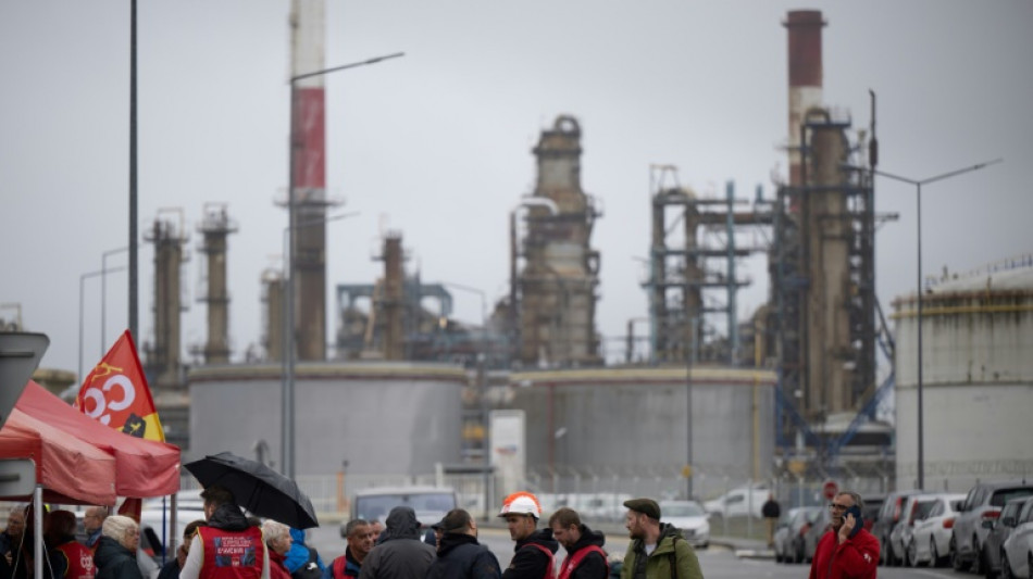 Empleados de refiner&iacute;as de TotalEnergies reconducen la huelga en Francia pese al acuerdo