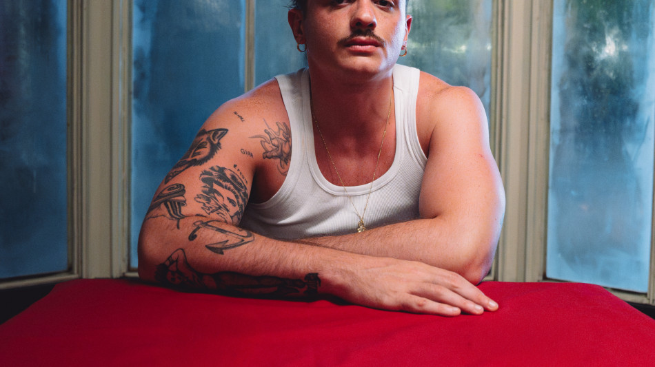 Olly, fuori brano Questa Domenica, anticipa repack di Tutta vita